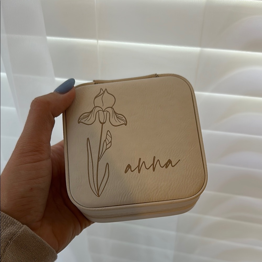 Cream Jewelry Case with Floral Design Name “Anna”